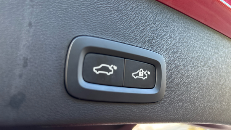 Volvo XC40 2.0 B3P Plus Dark 5dr Auto Petrol Estate